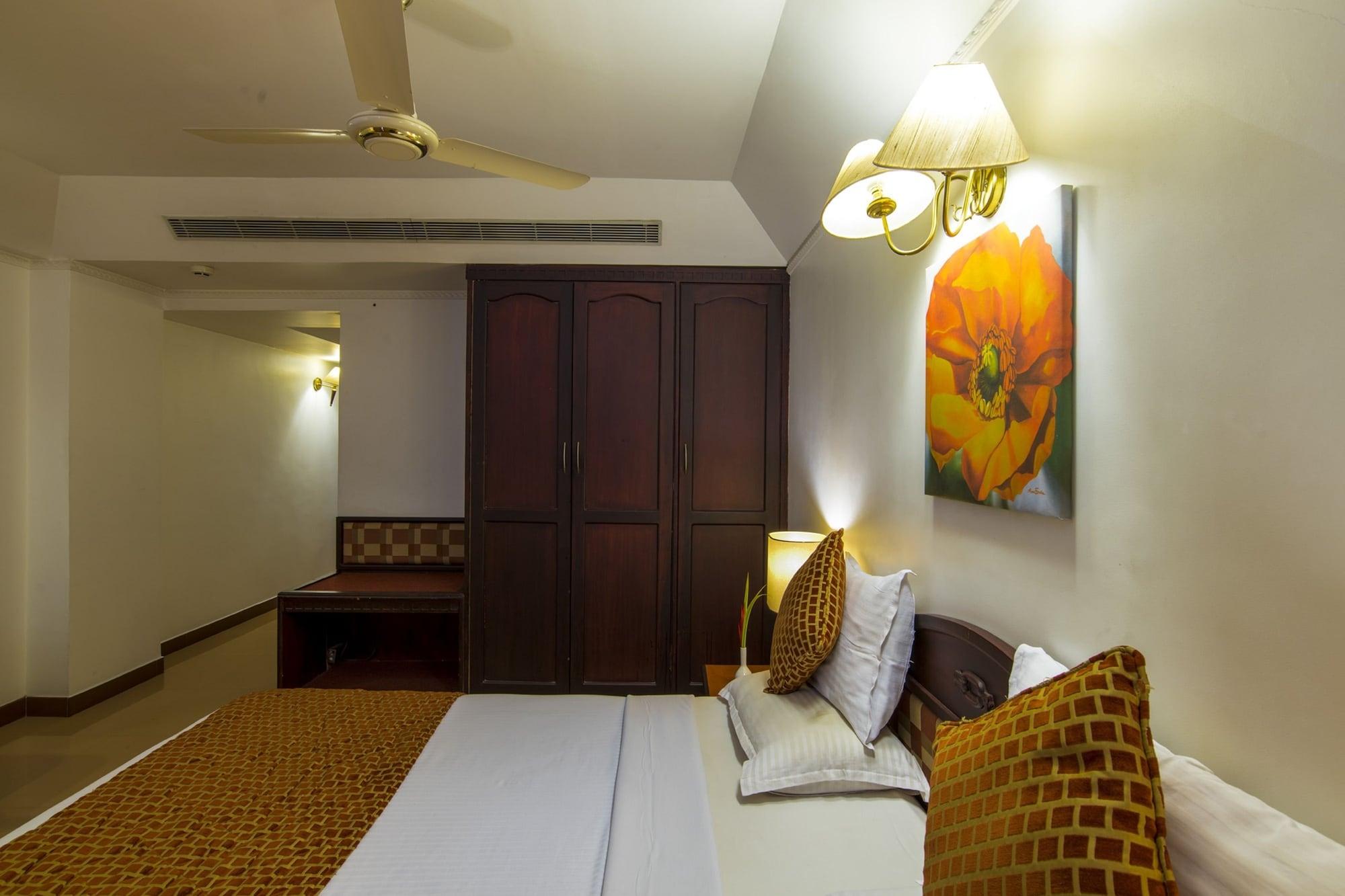 Golf View Hotels & Suites Nedumbassery Exterior foto