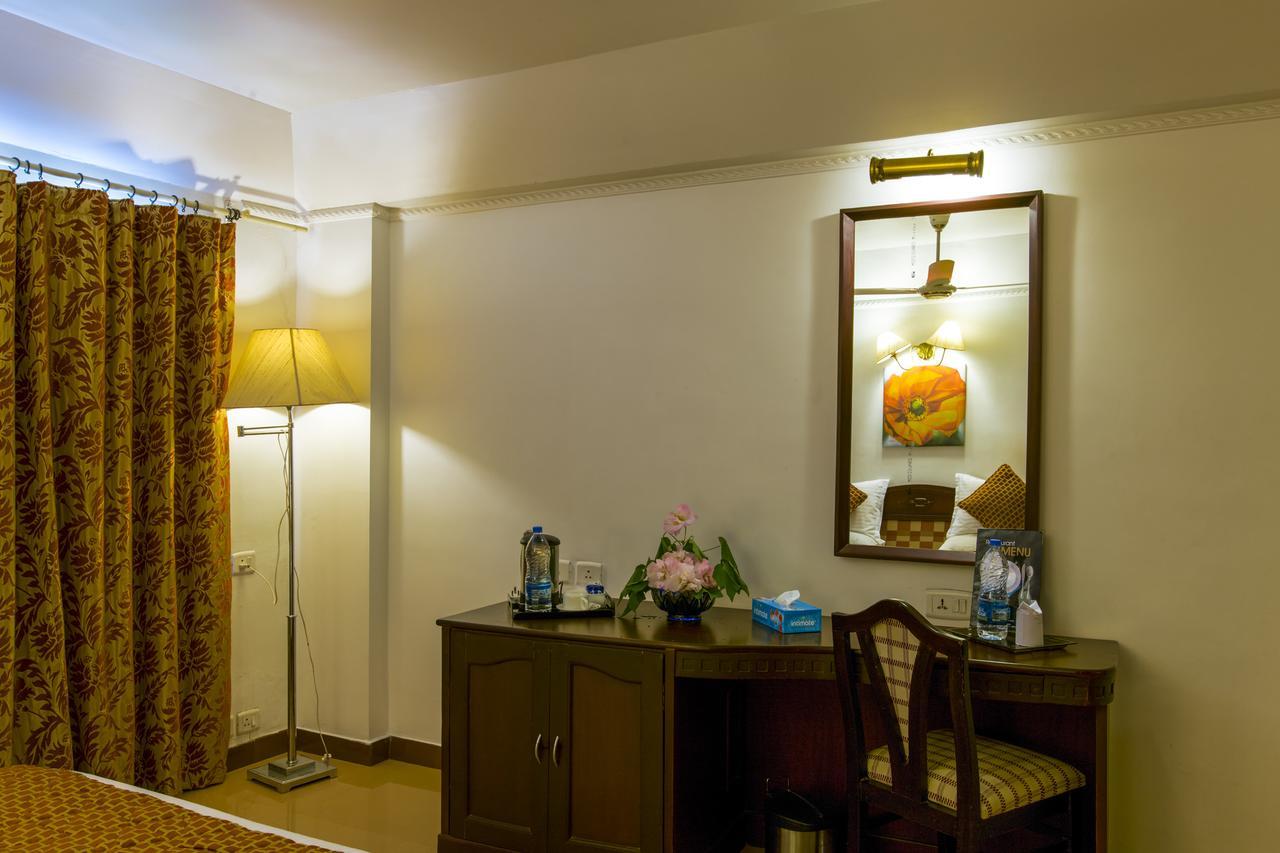 Golf View Hotels & Suites Nedumbassery Exterior foto