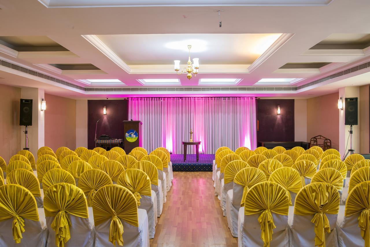 Golf View Hotels & Suites Nedumbassery Exterior foto