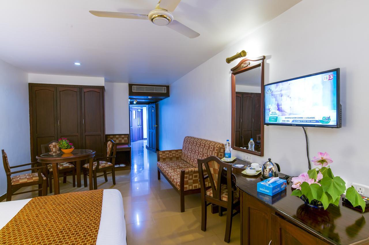 Golf View Hotels & Suites Nedumbassery Exterior foto